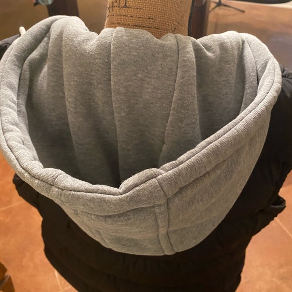 Black/Gray Puffer Vest - Picture 4 of 5